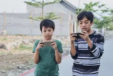 Child addicted to phones? Beware of ‘virtual autism’!