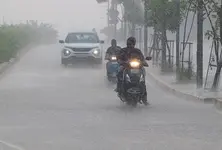 Heavy rainfall wreaks havoc in Gujarat, IMD issues orange alert