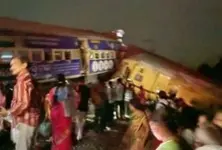 Six killed, many hurt as 2 trains collide in Andhra Pradesh