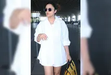 Parineeti Chopra loose-fitting shirt makes paps float pregnancy rumours