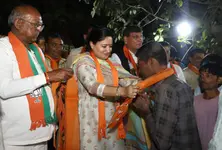 Congress leaders join BJP in presence of Jamnagar MP Poonam Maadam