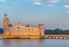 Building dreams: Construction labourer shoots for LS seat