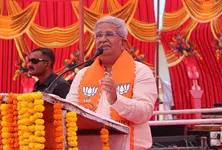 Kanu Desai boards Rupala wagon, apologises to Koli Patel community