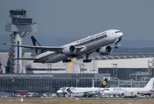 One dead, more than 30 injured on turbulent Singapore Airlines flight