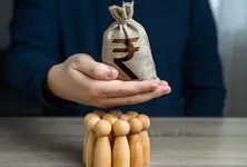 Rupee further plunges against US dollar, opens at 83.42 today