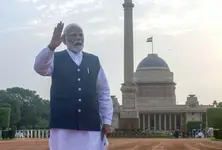 Narendra Modi pays tribute at Rajghat, to take oath as PM at 7.15 pm