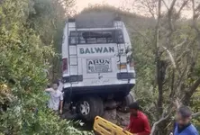 10 killed in suspected terror attack on bus in J&K