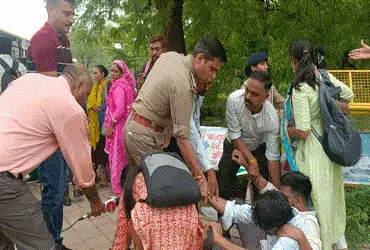 Computer teachers ‘ignored’ by Guj govt protest, detained