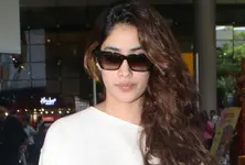 Janhvi Kapoor hospitalised following food poisoning