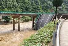 12 dead, 31 missing as bridge collpases in China, thousands join rescue