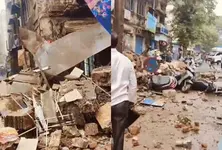Mumbai: 80-yr-old woman killed, 5 hurt as portion of building crashes