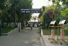 Ahmedabad Crime Branch busts gambling ring, seizes cash, bikes and mobiles