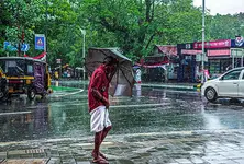 IMD issues yellow alert for five Kerala districts