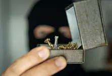 Surat jewellery store robbed of ₹1.25 cr valuables, investigation underway