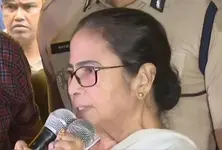 R G Kar tragedy Mamata reaches protest site, promises to consider demands if doctors rejoin work