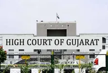 Gujarat HC sets aside charge sheet issued near retirement