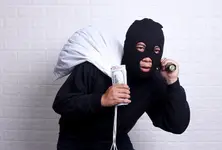 Angadia firm carrier looted of ₹20 lakh by scooter-borne thieves in Ahmedabad