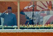 President Murmu unfurls national flag at Kartavya Path