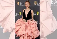 BAFTAs: Ariana Grande sizzles in pretty pink gown at the red carpet