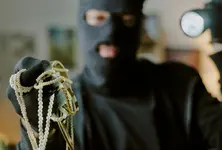 Burglary in Ahmedabad’s Jamalpur area valuables cash amounting to rs 6 lakh stolen