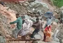 Over 5000 Gujaratis stranded in Kashmir as roads shut for 10 days amid landslide