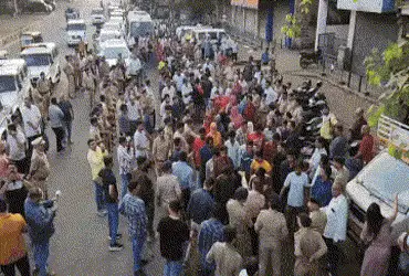 Gujarat Police round up over 1000 illegal Bangladeshis in Ahmedabad and Surat