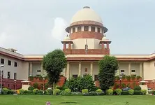 SC temporarily halts deportation of a family to Pakistan