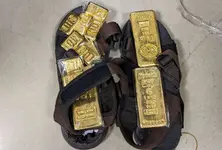 Chadian national held at Mumbai airport with gold worth ₹3.86 cr hidden in slippers