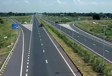 Emergency helpline fail Vadodara family stuck on Ahmedabad Vadodara expressway for hours