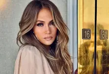 Jennifer Lopez faces lawsuit for posting pictures of herself taken by paparazzi