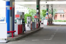 Illegal gas refilling operation exposed in Sabarmati, ₹1.5 lakh worth of cylinders confiscated