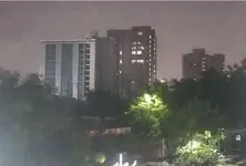 Strong winds and showers sweep Ahmedabad & Vadodara in sudden change of weather