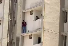 History-sheeter threatens to jump from 5th floor in Odhav after police try to arrest him