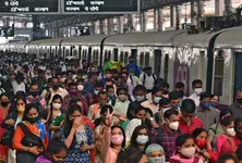 Local trains to have automatic doors after Thane tragedy