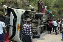Bus en route to Kedarnath from Gujarat overturns in Tehri, three critical
