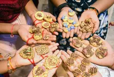 Rakhi business estimated to cross rs 200 cr in Ahmedabad