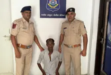 Kalol rickshaw driver throws acid on  woman cop, nabbed