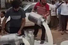 Gujarat: Sabar Dairy announces revised milk price for cattle farmers amid protests