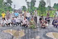 BJP leaders protest after potholes go unrepaired in Valsad’s Kaprada in BJP-ruled Gujarat