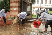 Delhi-NCR witnesses heavy rain, triggering waterlogging; several flights delayed