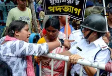 RG Kar victim's father says hospital removed 'injury by police action' in wife's medical report