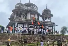 Political row erupts in UP after tomb outside Fatehpur mausoleum vandalised