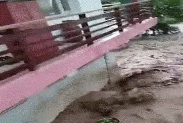 Cloudburst in Kullu Vehicles buried roads washed away highway shut in Himachal Pradesh