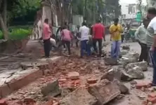 DCB police station wall collapses in Vadodara, one dead