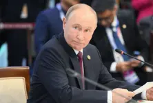 Putin invites Zelenskyy to Moscow for security talks as strikes continue in Ukraine