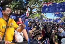 Indian man pushed booed while speaking at anti immigration protest in Australia