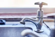 Over 3.5 cr households in India, including 4,000 villages have no tap water facility