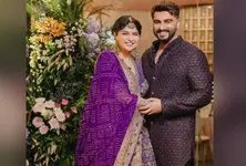 Anshula Kapoor gets choked with tears holds brother Arjun Kapoor's hand at Gor Dhana ceremony