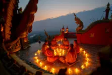 40 killed by para-bombing at Buddhist festival in Myanmar