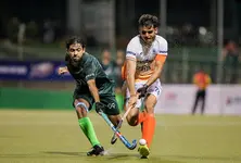 After Asia Cup tensions, India and Pakistan hockey players exchange high-fives